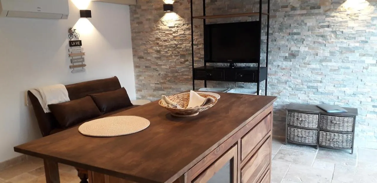 Maison d'hôtes Logement Independant Au Calme Proche Toutes Commodites Et Transports Le Cannet France